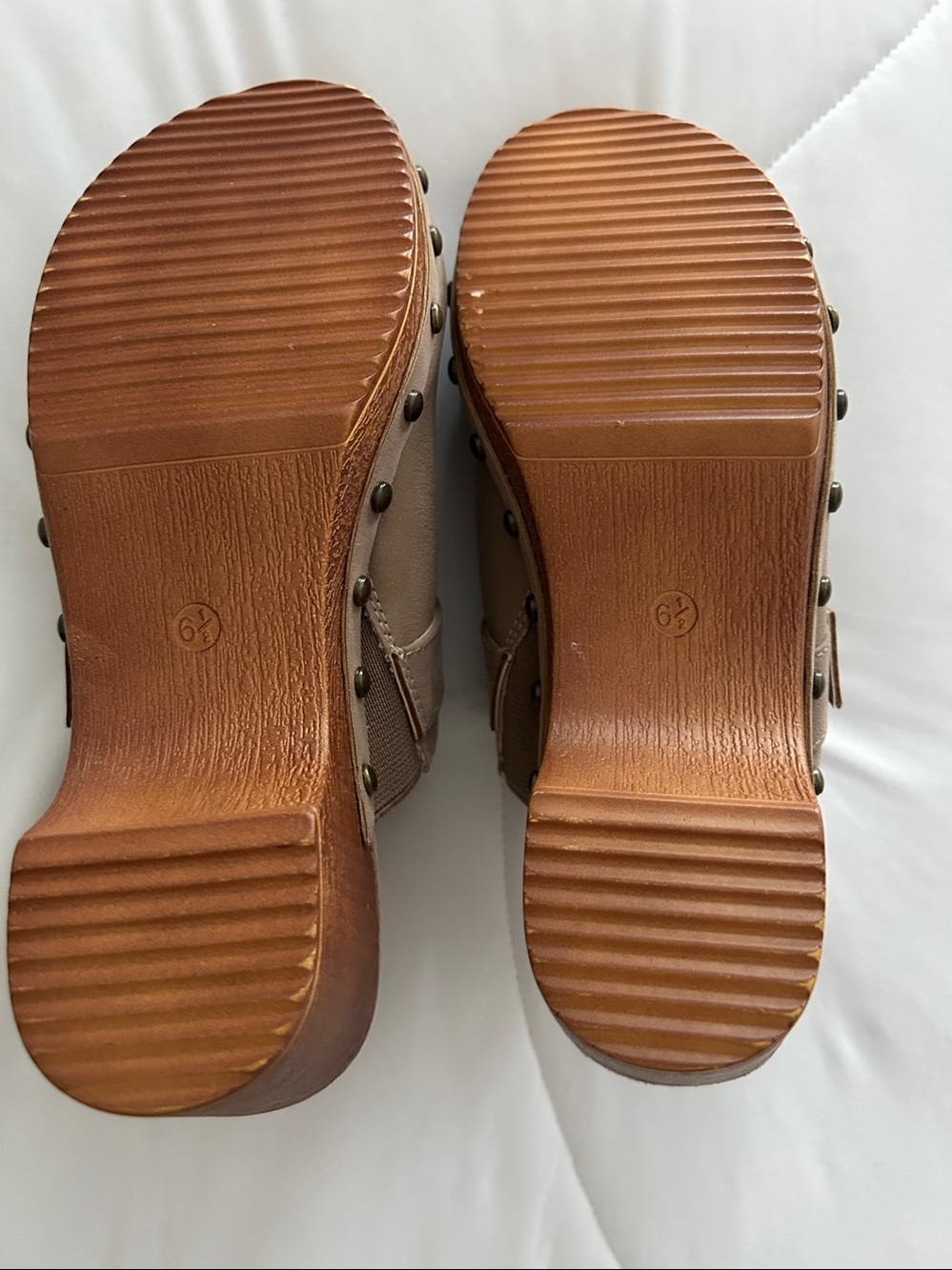 Tan clogs - Picture 4 of 5
